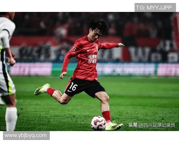 跑男节目迎来足球巨星加盟引发全场热烈反响与欢笑连连